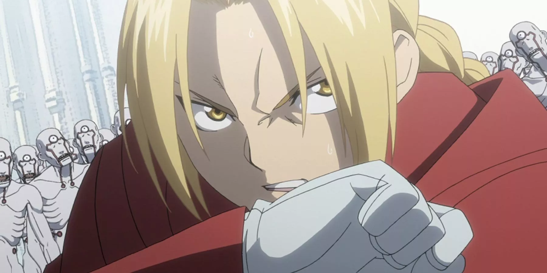 Edward Elric habla con los soldados muñecos detrás de él.