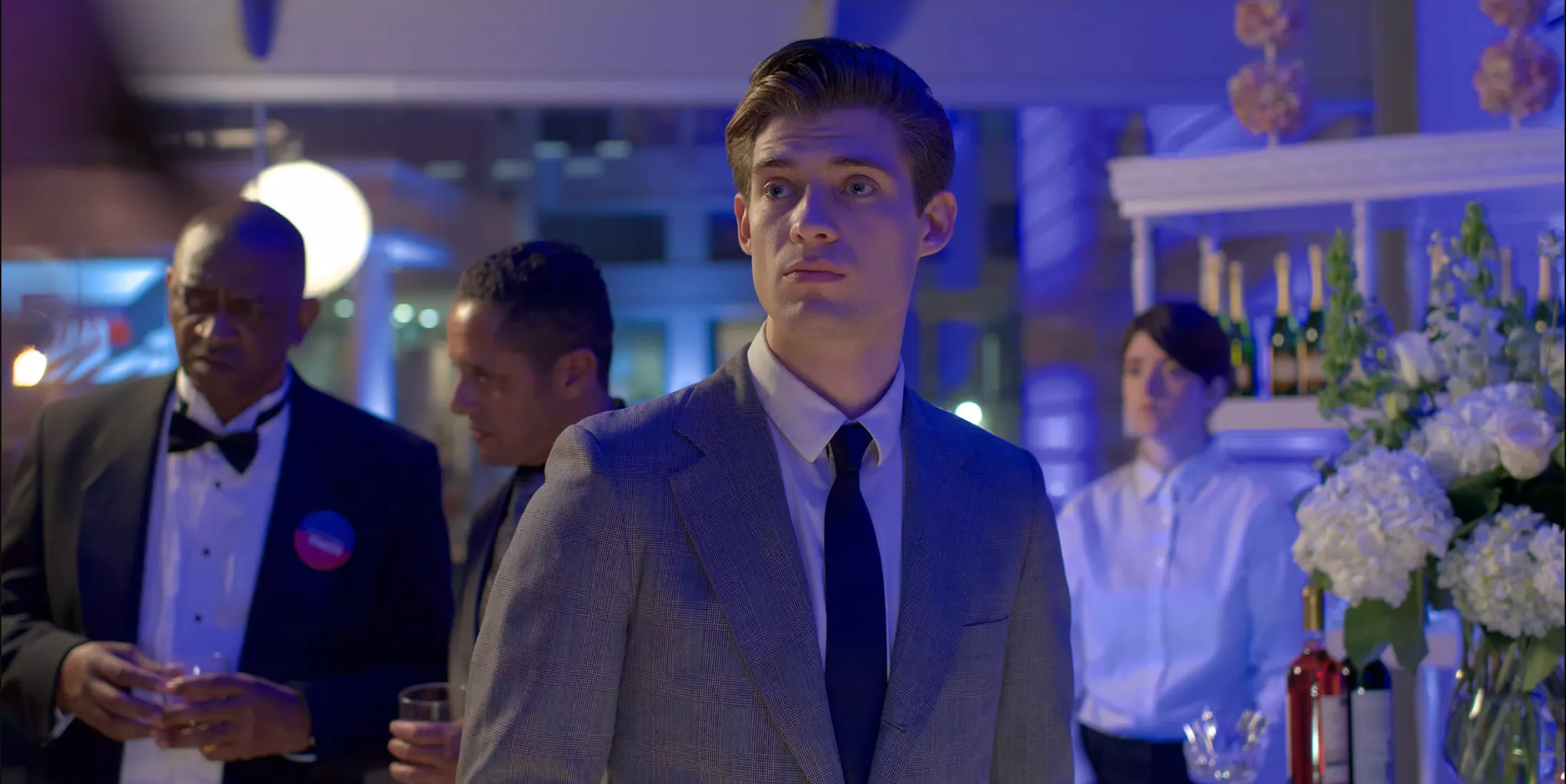 Michael (David Corenswet) en un evento de recaudación de fondos en Affairs of the State