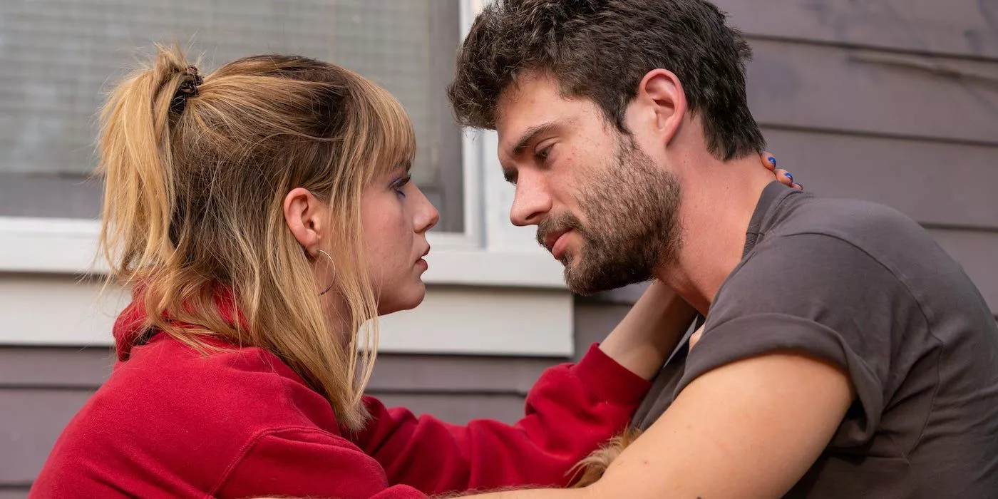 Harriet intenta besar a Max en The Greatest Hits