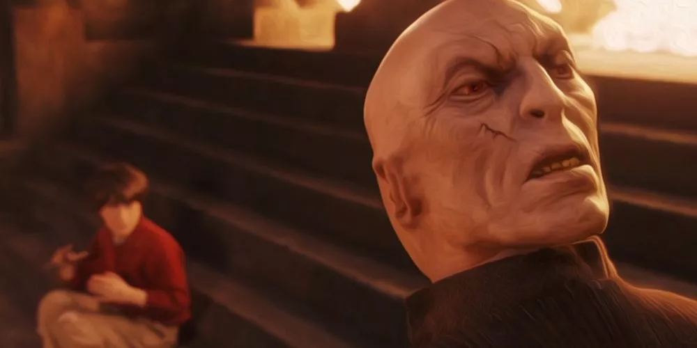 Voldemort se revela detrás de la cabeza del Prof. Quirrell en Harry Potter y la piedra filosofal