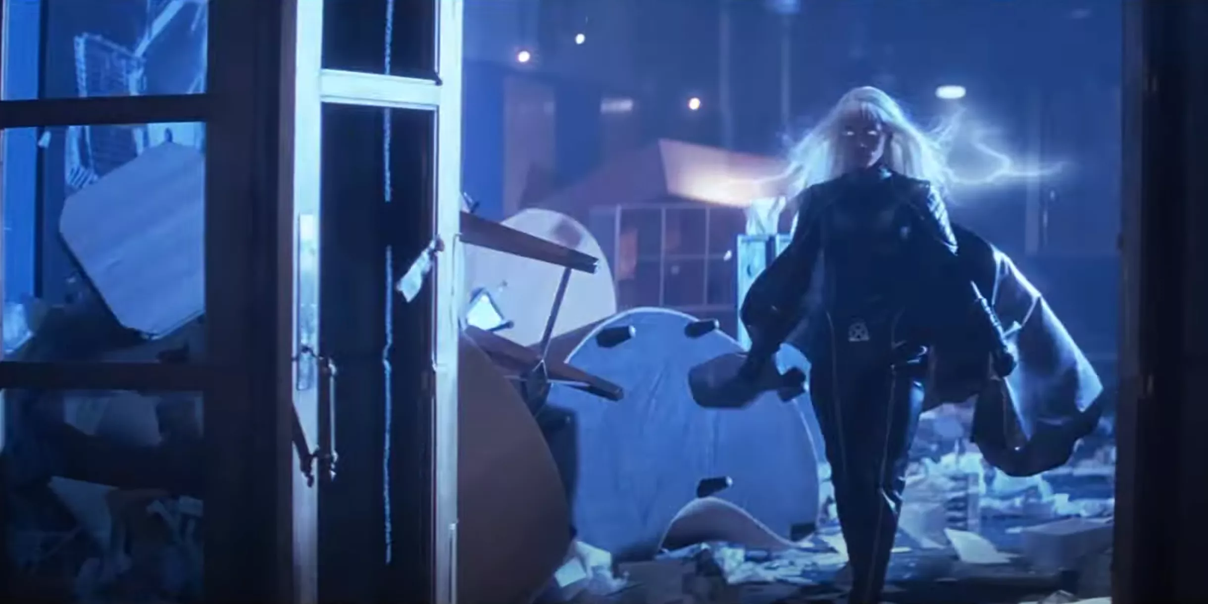 X-Men - Storm summons lightning