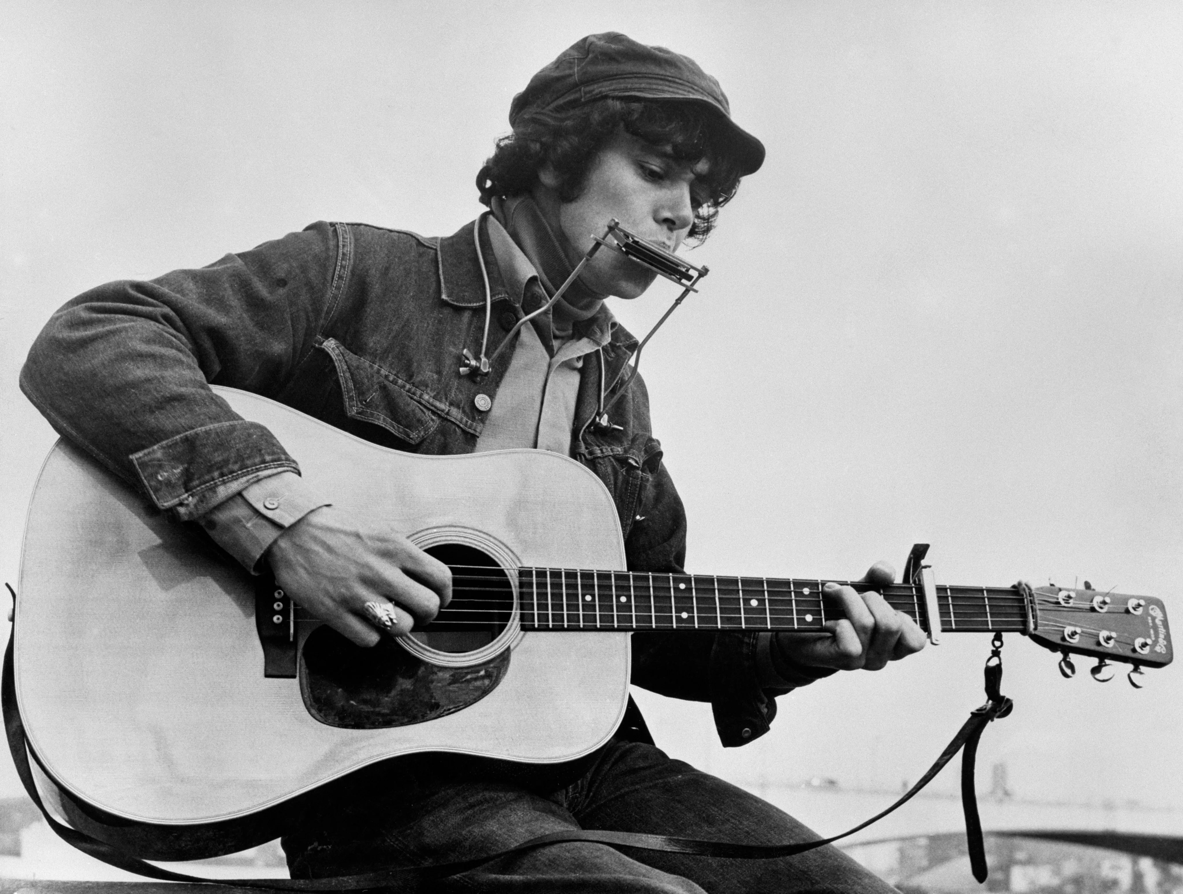 A medida que ‘Complete Unknown’ reaviva el interés en la escena folk-rock de 1965, observa a la icónica figura de los ‘60 Donovan revelar la ‘Historia Secreta’ en un ensayo en video