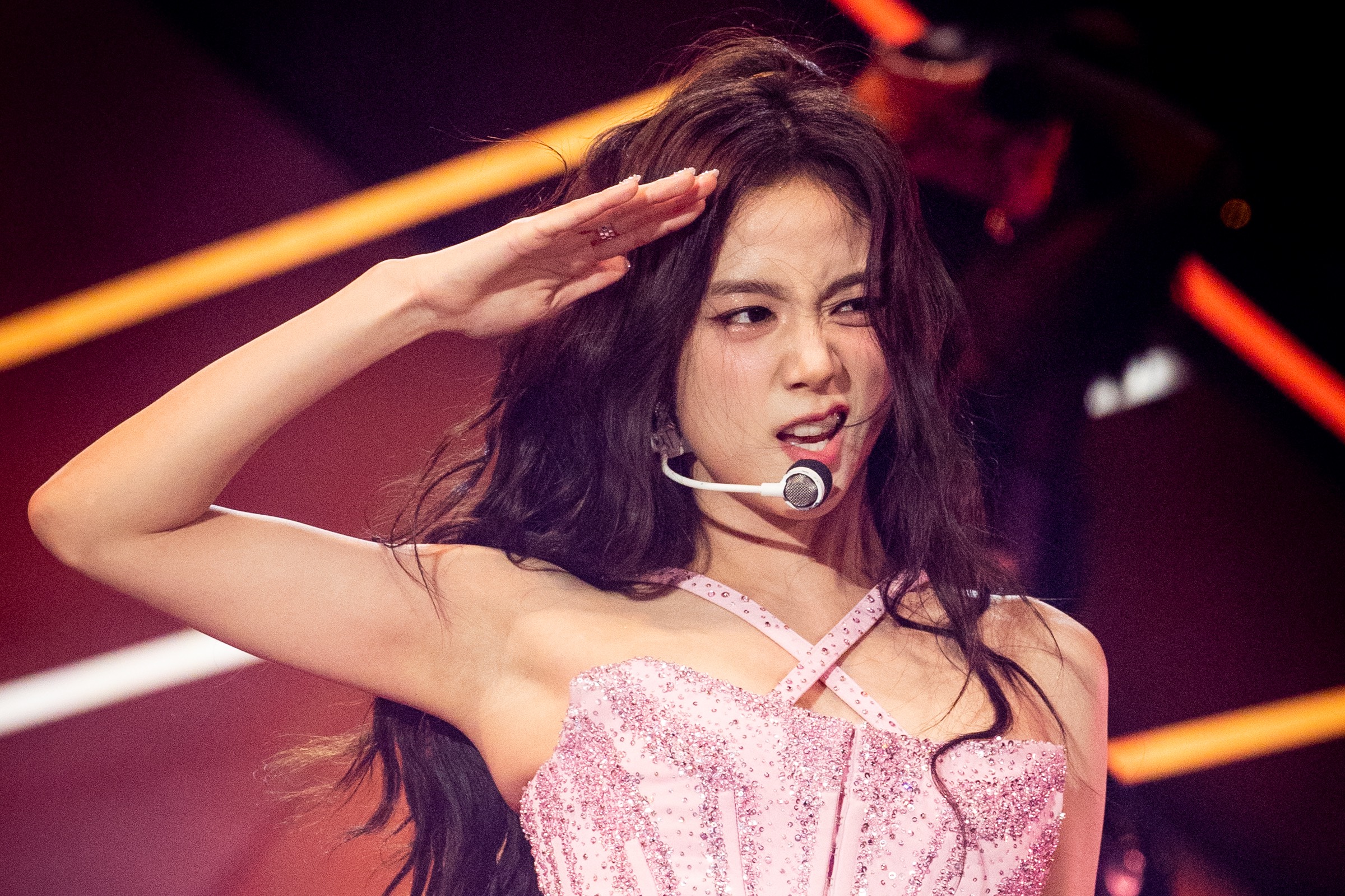 Jisoo de Blackpink firma con Warner Records para lanzamientos en solitario