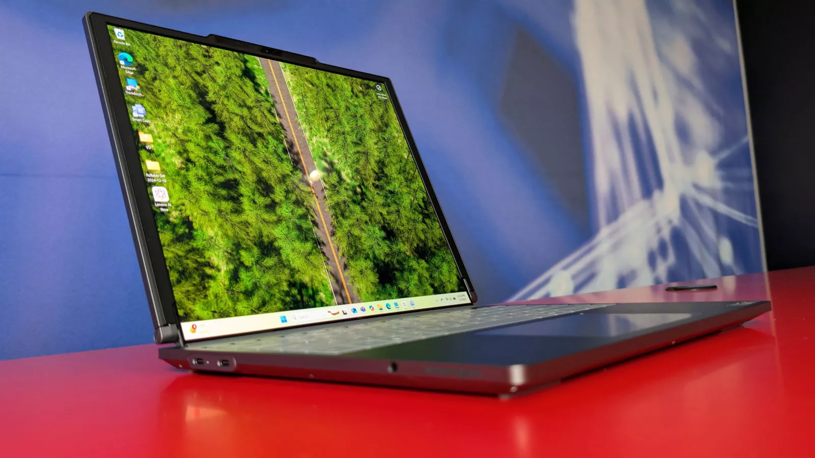 Ces 2025: Lenovo Unveils World'S First Rollable Display With Thinkbook Plus Gen 6