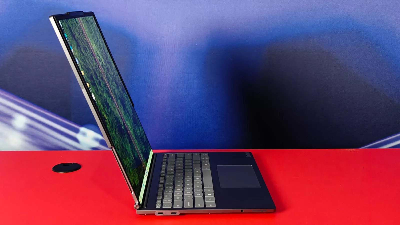 Ces 2025: Lenovo Unveils World'S First Rollable Display With Thinkbook Plus Gen 6