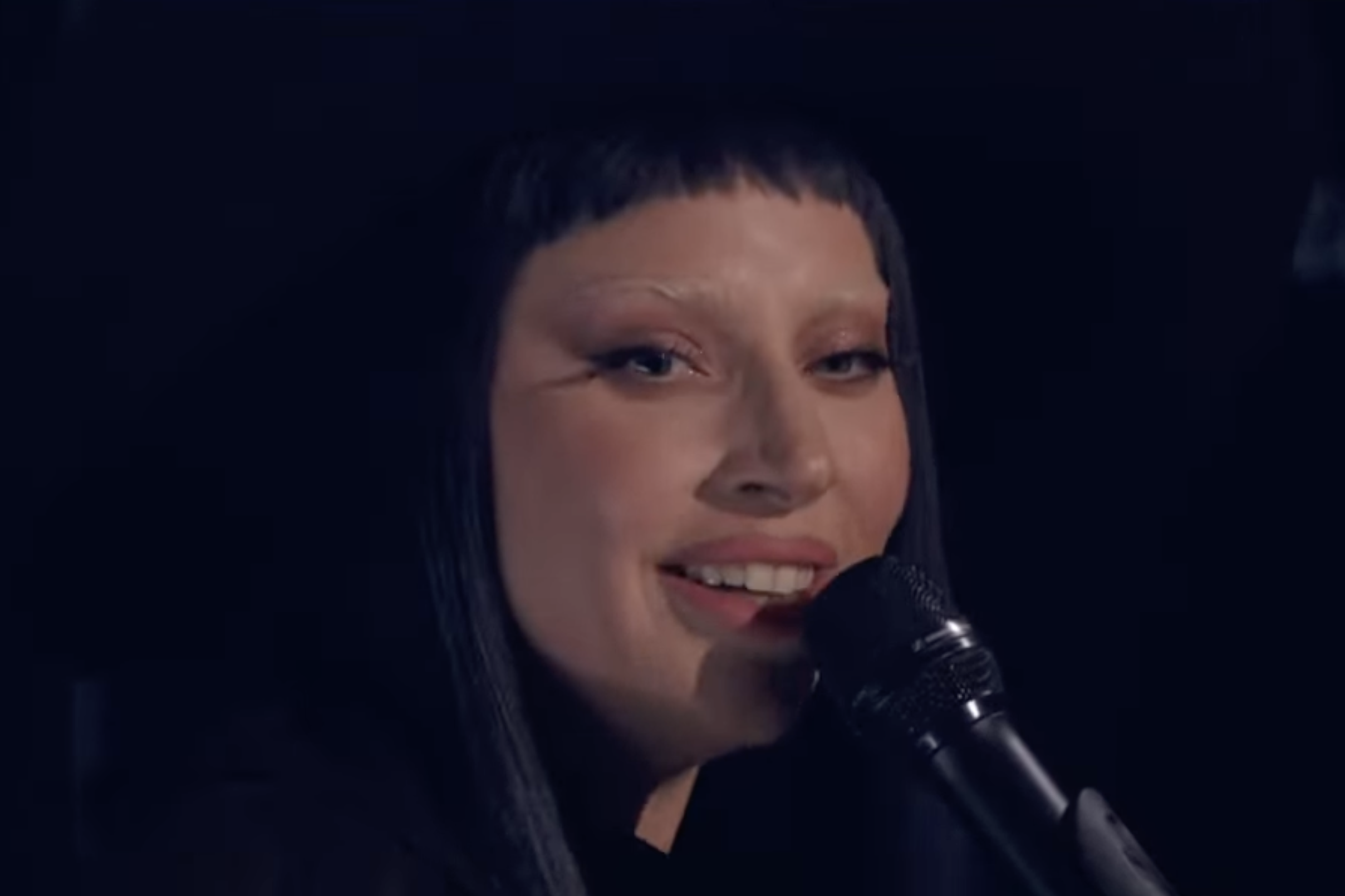 Lady Gaga presenta nueva canción coescrita con su prometido Michael Polansky durante el final del concierto FireAid