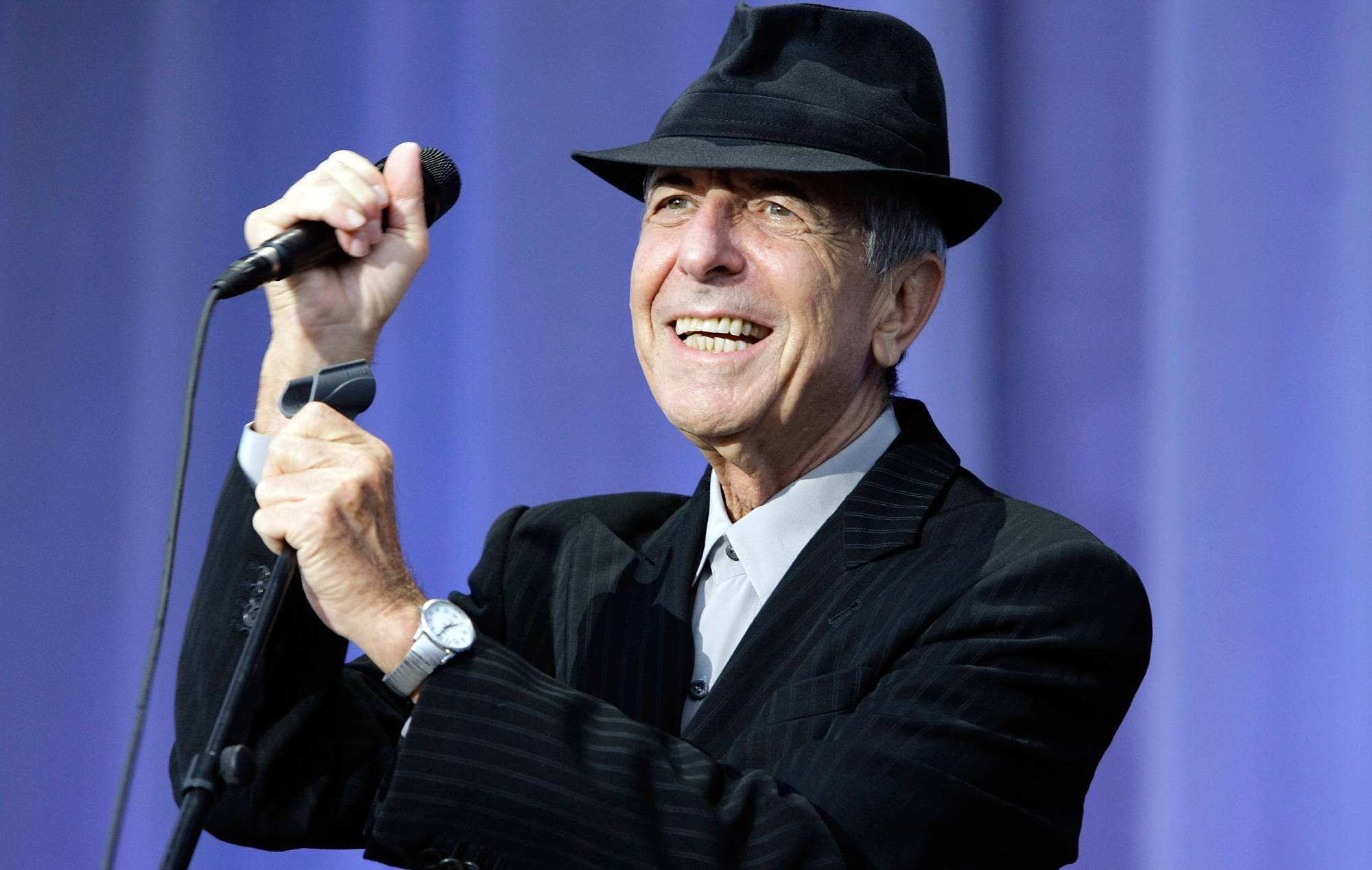 Notas, sombreros e incluso el cabello de Leonard Cohen saldrán a subasta