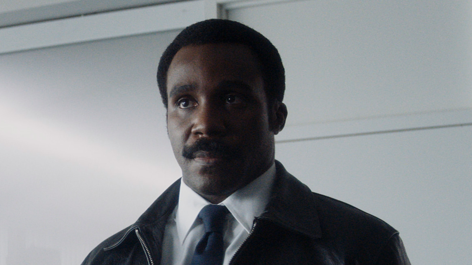 Severance Temporada 2: ¿Qué Significan las Pinturas del Sr. Milchick en el Episodio 3?