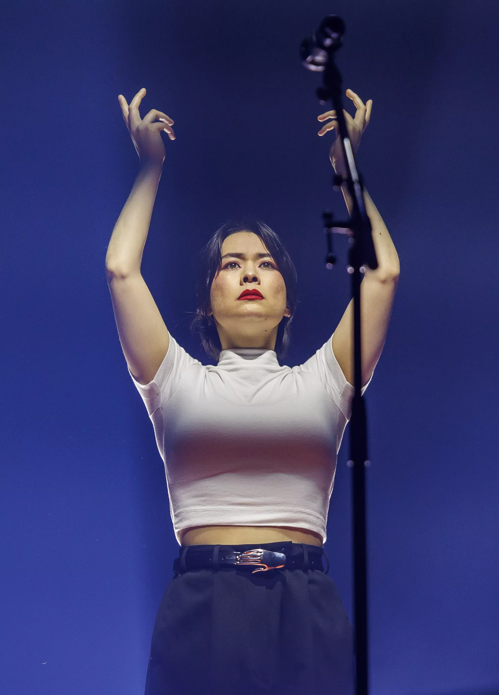Mitski en el concierto celebrado en el Shrine