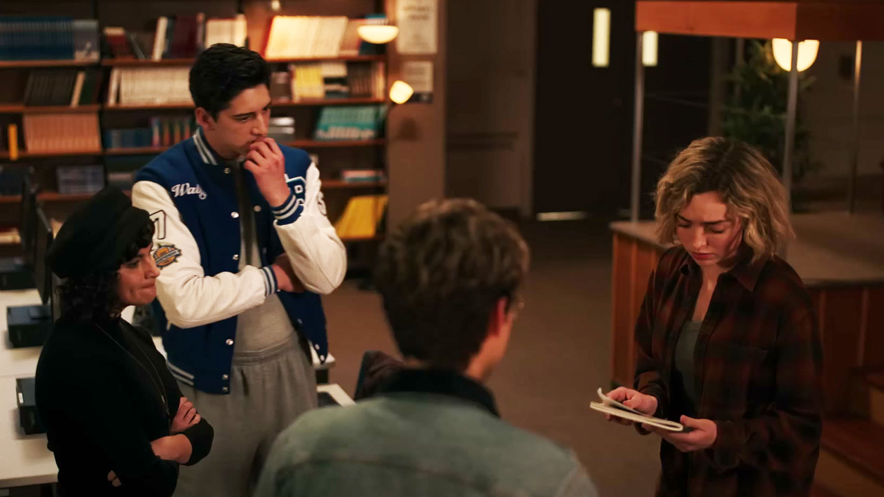 Cómo Todos Murieron en School Spirits (Spoilers de Temporadas 1 y 2)