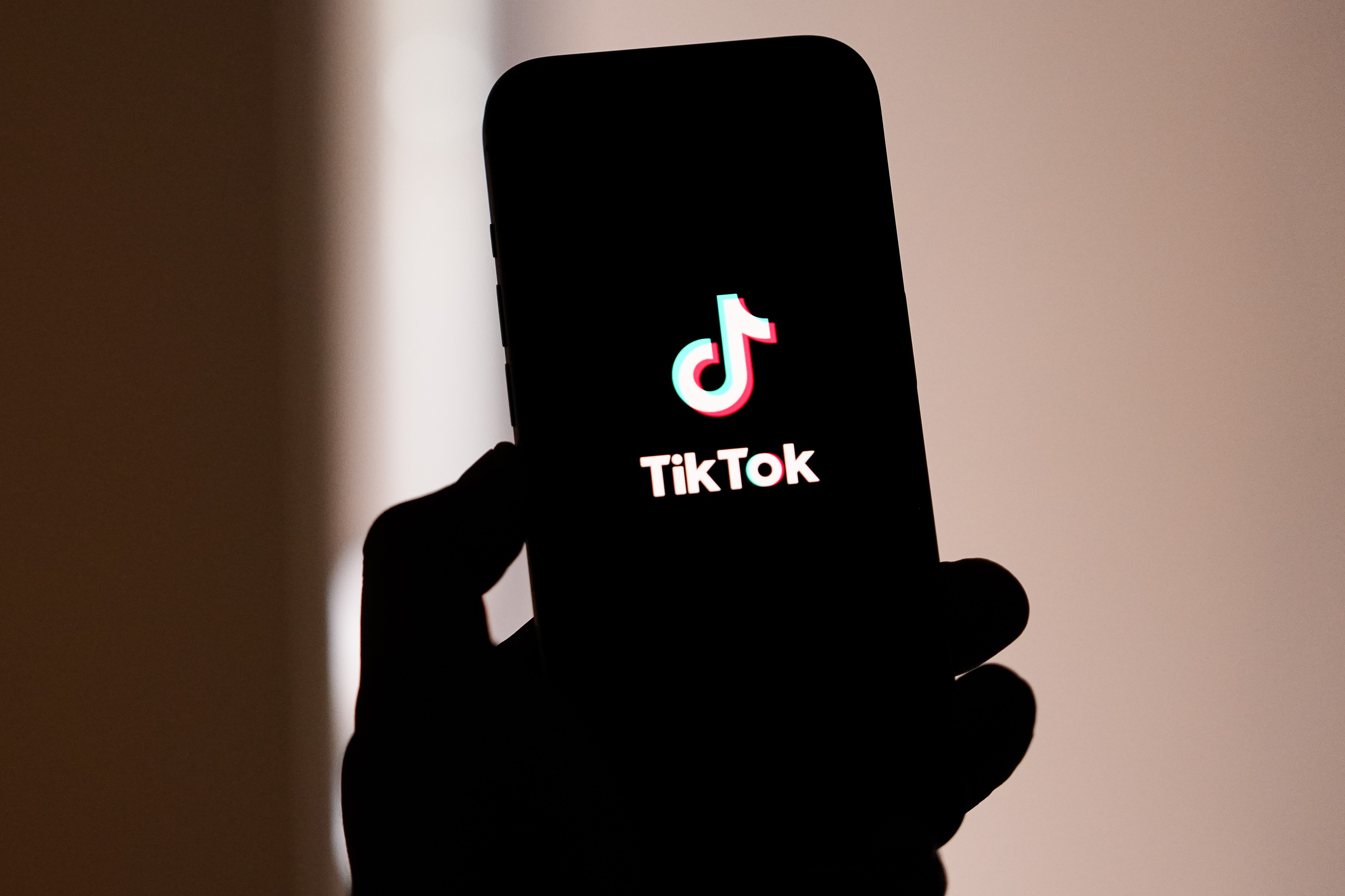 TikTok Regresa a las Tiendas de Aplicaciones de Apple y Google