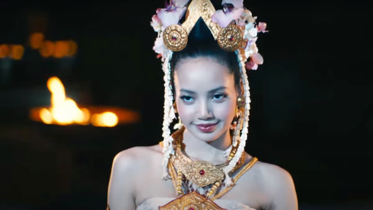 ¿Cuál es la canción tailandesa que suena en la introducción de la Temporada 3 de The White Lotus?