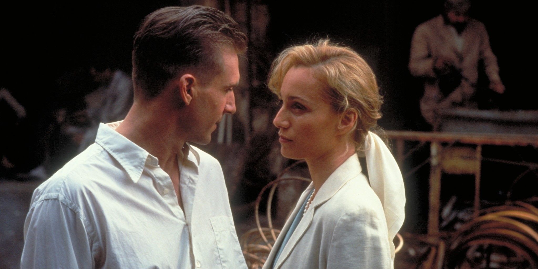 Las 10 historias de amor más conmovedoras en películas de guerra, clasificadas