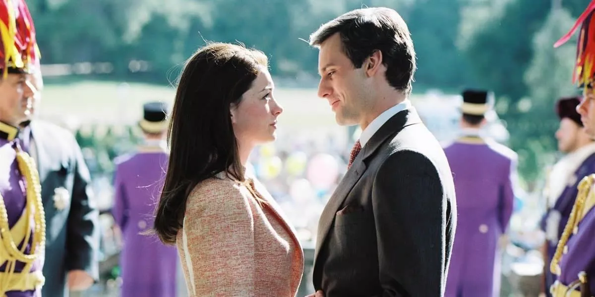 Anne Hathaway and Callum Blue in Princess Diaries 2 looking at each other face to face