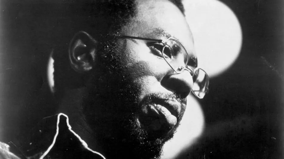 ‘The Makings of Curtis Mayfield’ Review: H.E.R. Dirige una Irresistible Celebración del Genio del Funk-Soul de los ’70