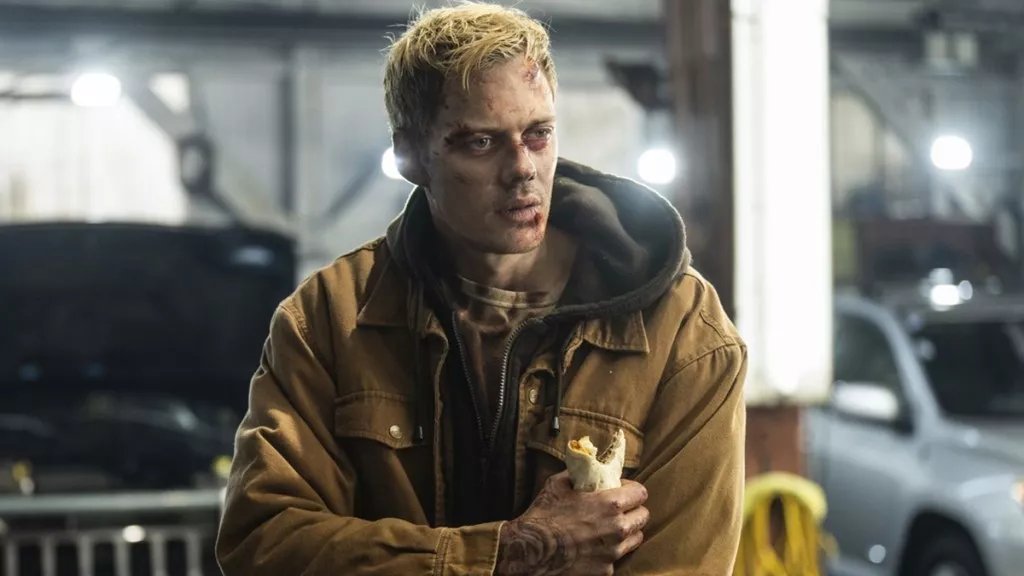 Bill Skarsgård y Anthony Hopkins luchan por la supremacía moral en el thriller Locked