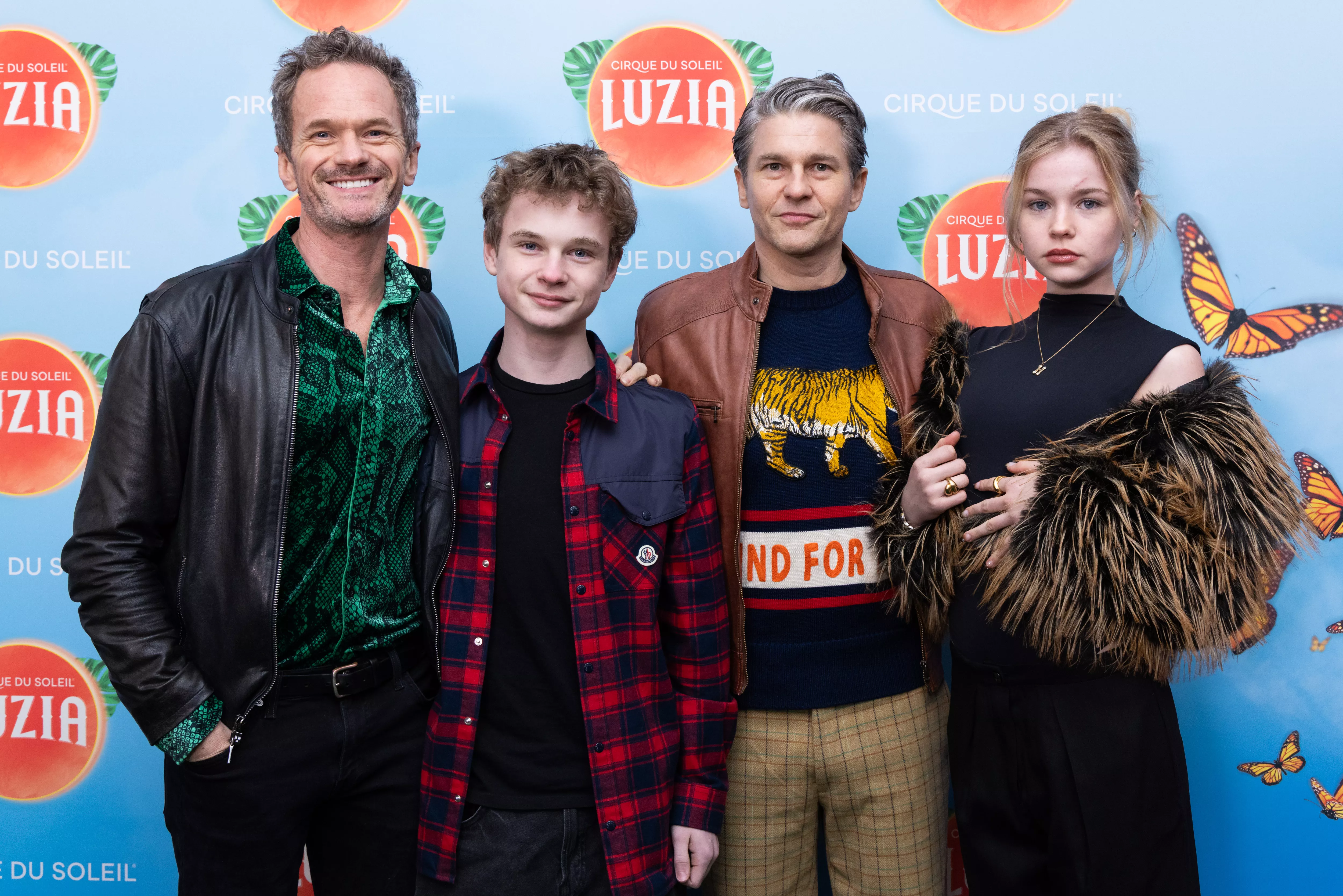 Neil Patrick Harris, David Burtka y sus hijos en la noche de apertura de Luzia de Cirque du Soleil en la ciudad de Nueva York.