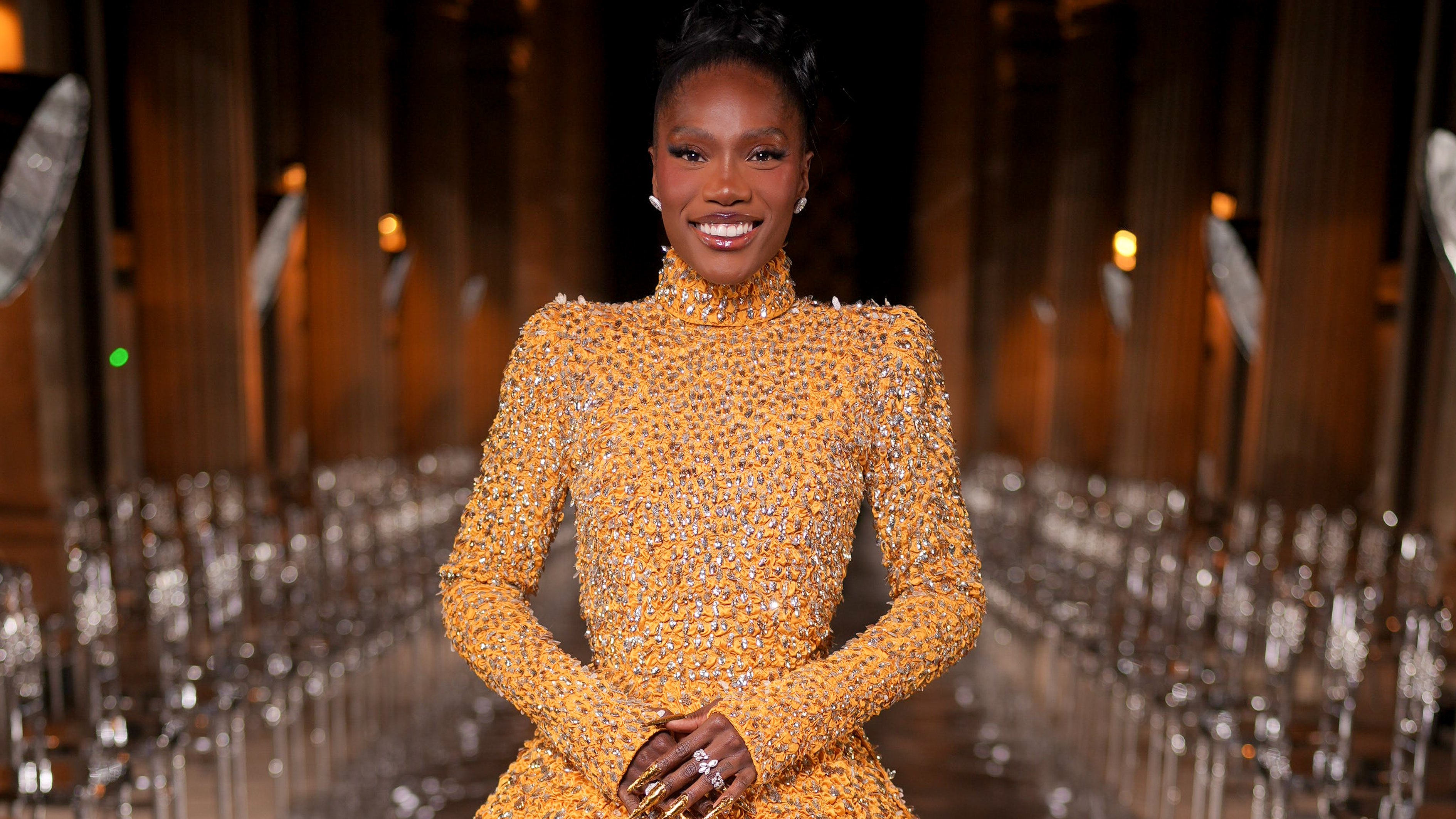 Doechii y Chappell Roan asisten a la Semana de la Moda de París y las estrellas de ‘The Last of Us’ Pedro Pascal y Bella Ramsey se reencuentran en SXSW: Fotos de Celebridades de marzo de 2025