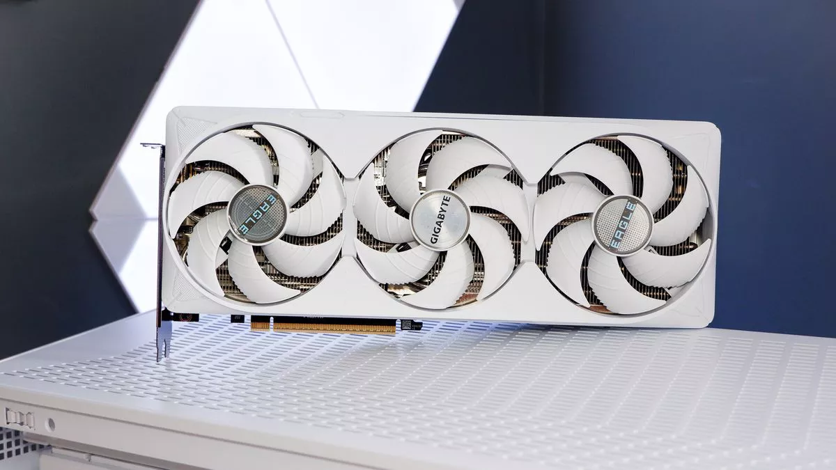 Las apariencias engañan: análisis de la tarjeta gráfica RTX 5070 Ti Eagle OC Ice de Gigabyte