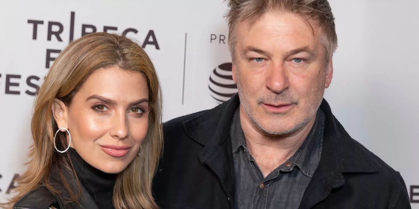 La familia de Halyna Hutchins acusa a Alec Baldwin de 'sacar provecho' de la muerte de la cineasta de 'Rust' con una serie de TLC