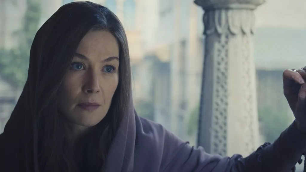 La Temporada 3 de The Wheel of Time: ¿Son Moiraine y Siuan pareja en los libros?