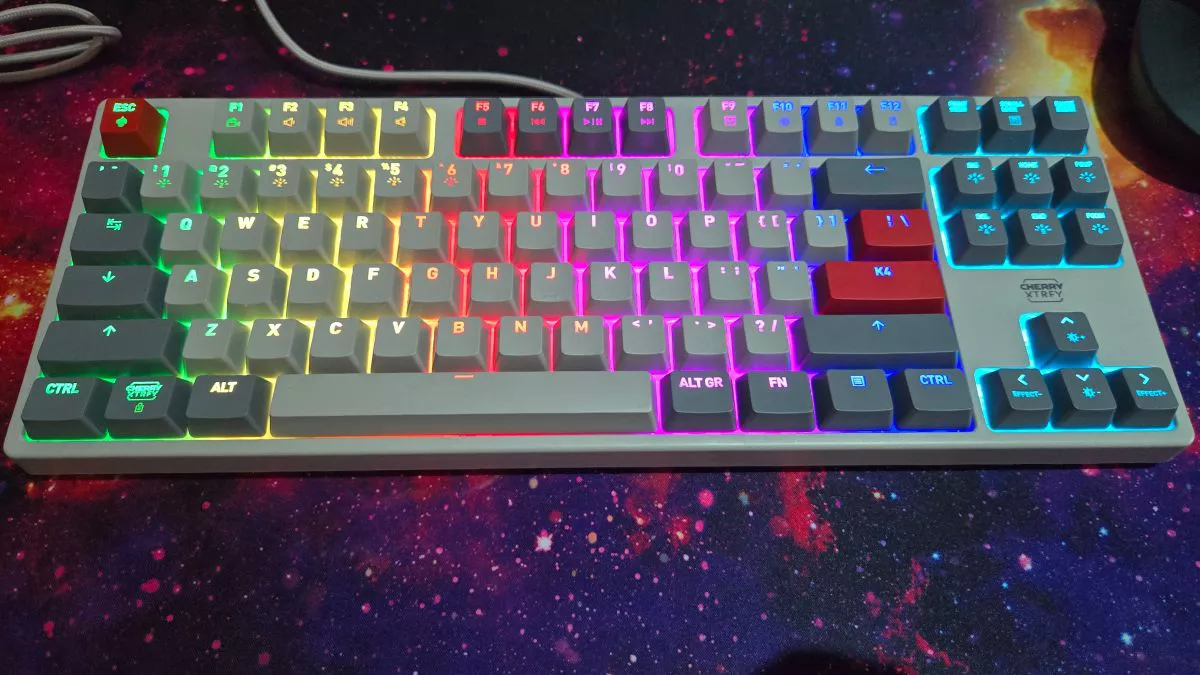 Aunque Cherry tiene un buen interruptor, no estoy completamente convencido con su teclado para juegos Xtrfy K4V2 TKL