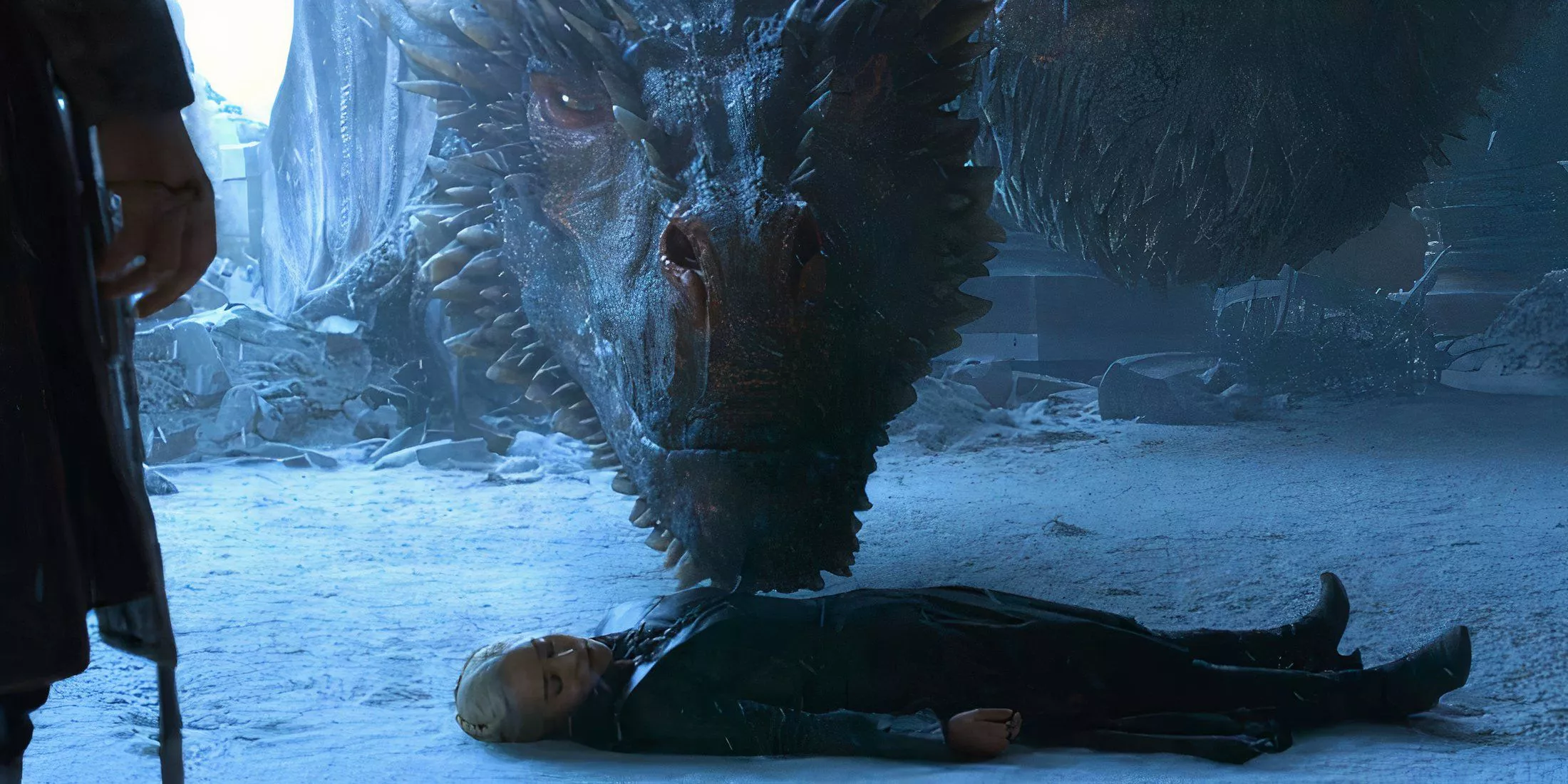 Drogon finds the lifeless body of his mother Daenerys Targaryen