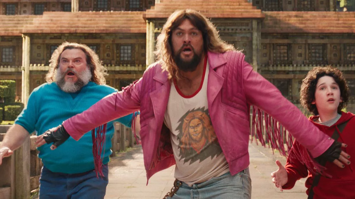 Una película de Minecraft captura la diversión creativa y las aventuras locas del juego, pero su historia es seriamente deficiente.