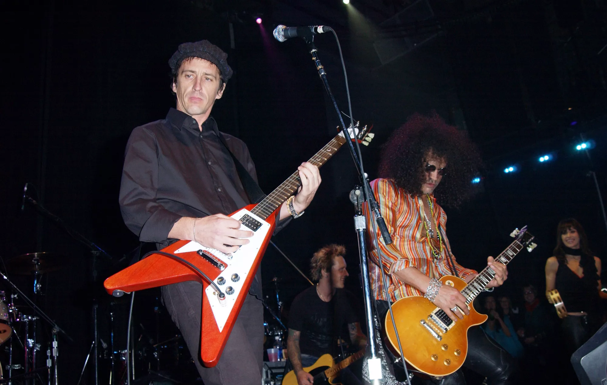 El mánager de Guns N' Roses afirma que Slash e Izzy Stradlin consumieron toda su reserva de drogas para evitar un arresto en el aeropuerto: “Una maldita pérdida de buena droga”