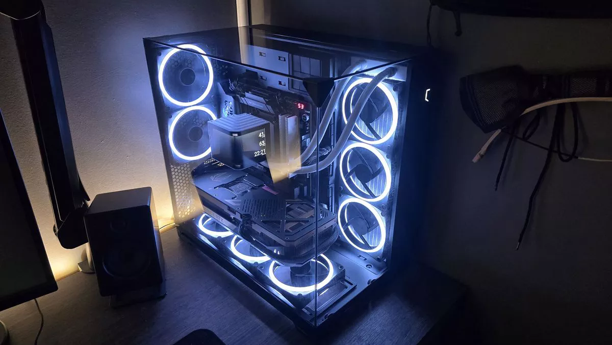 Simplemente el mejor chasis de PC tipo fishbowl en el mercado ahora mismo. Es simplemente de otro mundo.