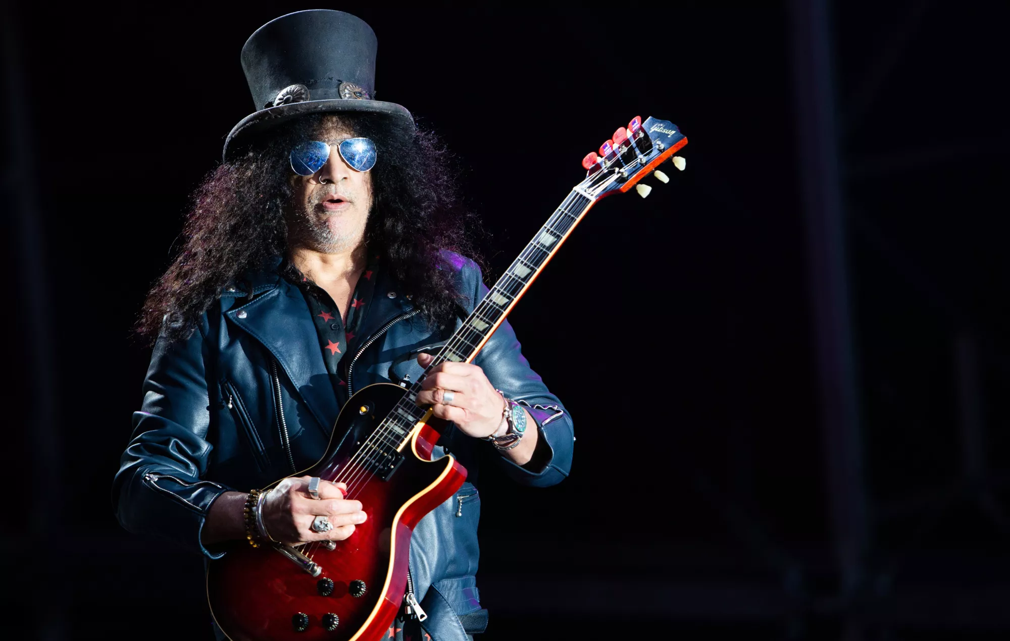 Slash revela por qué “ya no estará activo” en X/Twitter