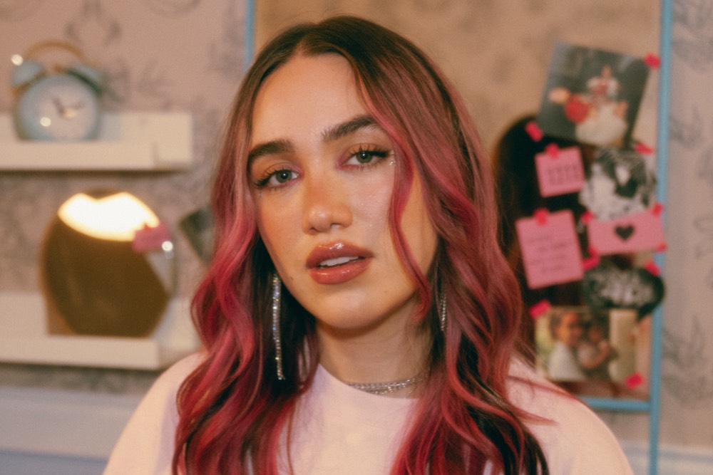 Ela Taubert revela la lista de canciones de su álbum debut ‘Preguntas A Las 11:11’ con la participación de Joe Jonas, Max Martin y Morat