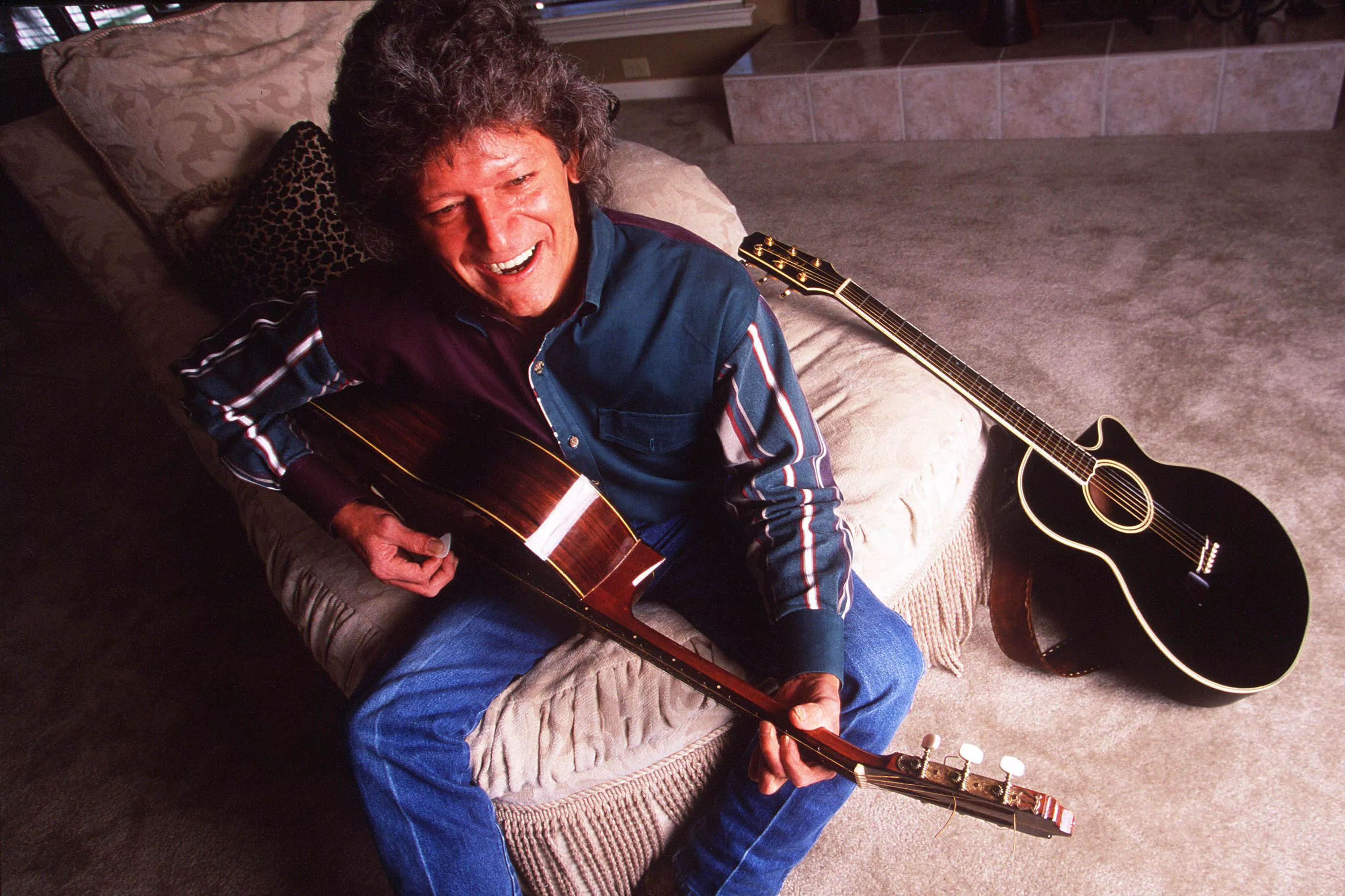 Johnny Rodriguez, Pionero Cantante de Country Hispano, Muere a los 73 Años