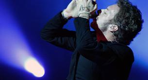 Coldplay hace un cover de 'Everybody hurts' de REM en acústico
