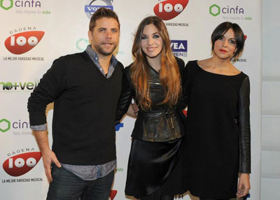 Raquel del Rosario, Leire Martínez y Jaime Perpiñá cantan el villancico de Cadena 100