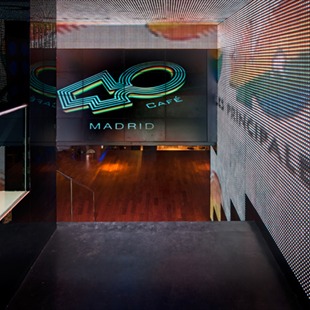 La Gran Vía se viste de gala en la inauguración de 40 Café