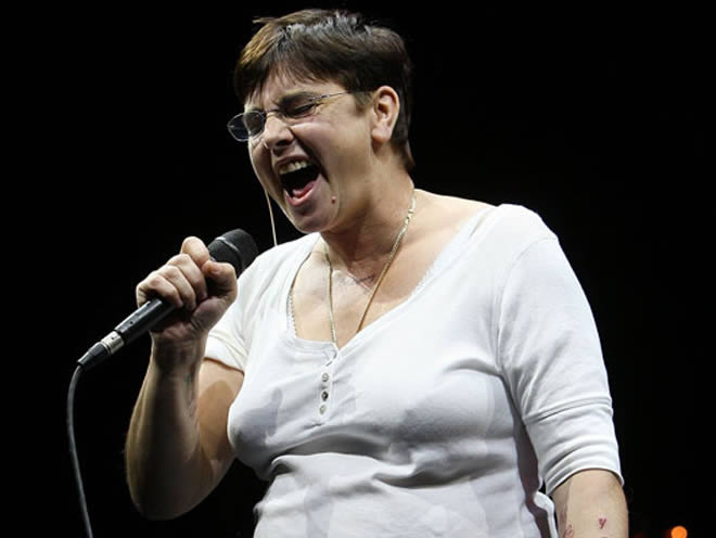 Sinead O’Connor busca sexo en Internet